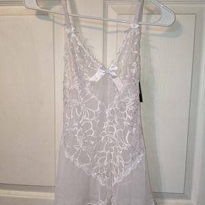 Women's lingerie, Fredericks of Hollywood, White, Babydoll Size M NWT
